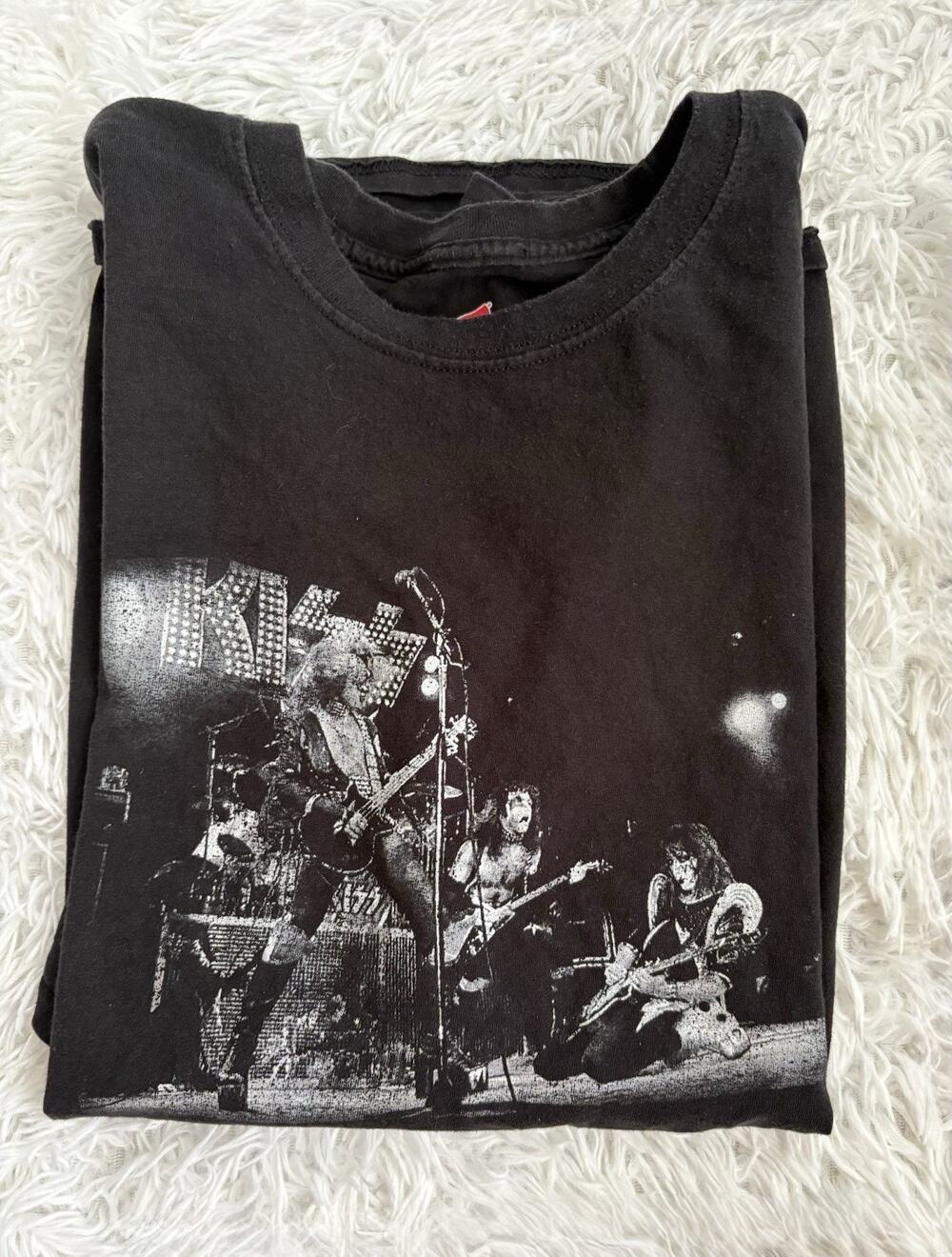 Hanes Tagless Kiss 3XL Graphic Tee. Hanes Classic Item